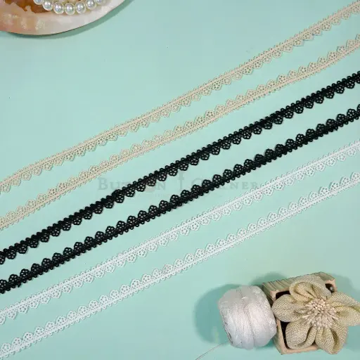 One Side Border Shuttle Lace