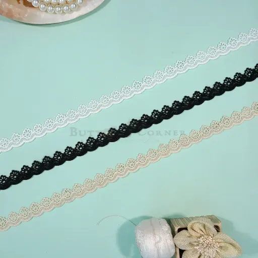 One Side Border Shuttle Lace