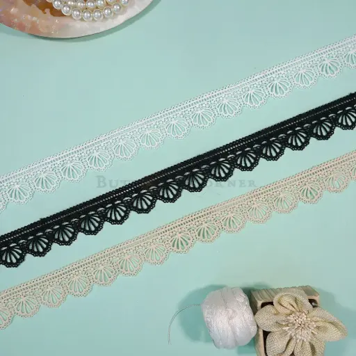 Scallop Edge Side Border Shuttle Lace