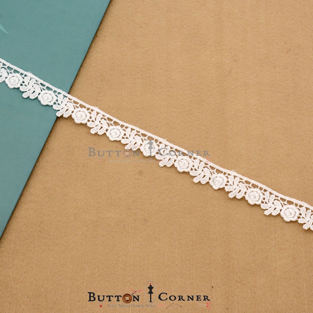 One Side Border Shuttle Lace