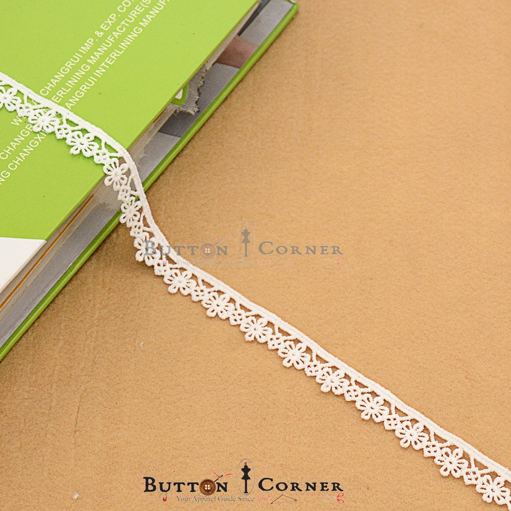 One Side Border Shuttle Lace