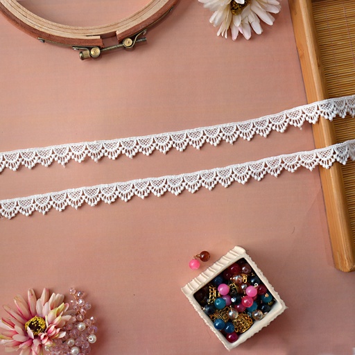 [19854 WHITE] One Side Border Shuttle Lace