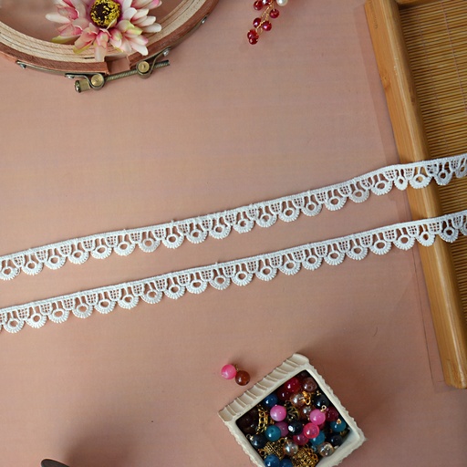 [20107 WHITE] One Side Border Shuttle Lace