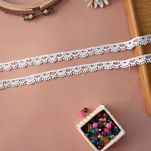 [21258 WHITE] One Side Border Shuttle Lace