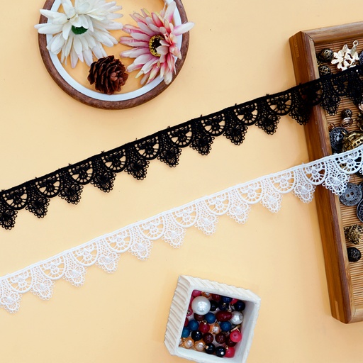 One Side Border Shuttle Lace