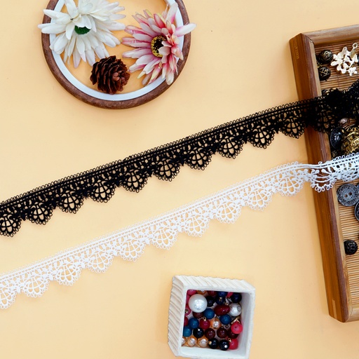 One Side Border Shuttle Lace