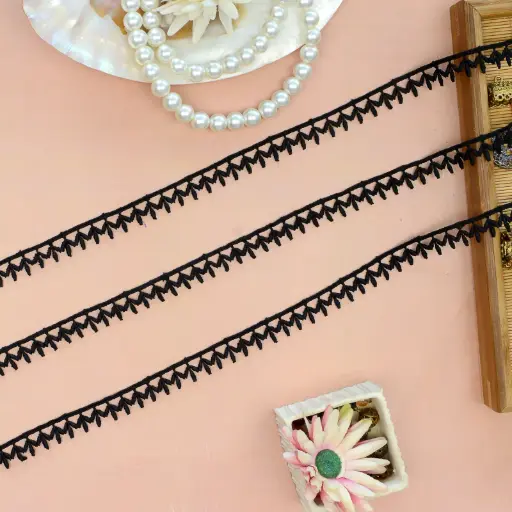 One Side Border Shuttle Lace