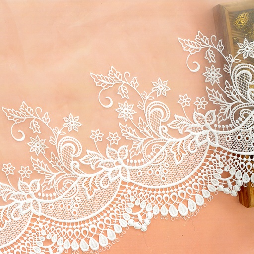 [88242-28 WHITE] One Side Border Shuttle Lace