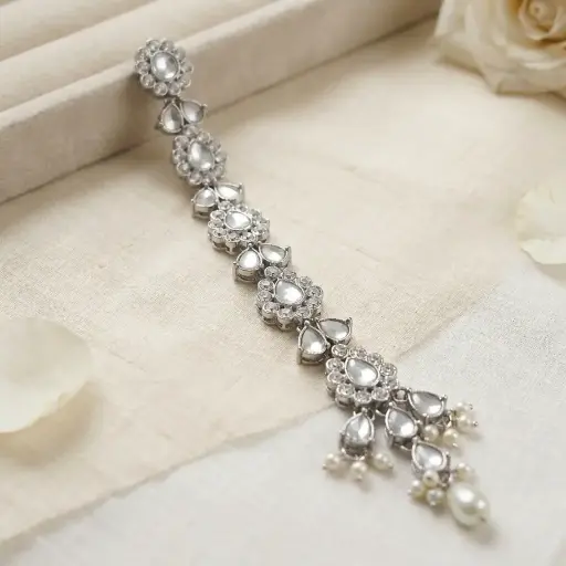 [BPT107S CRYSTAL WHT] Silver Base Fancy Kundan Button Patti