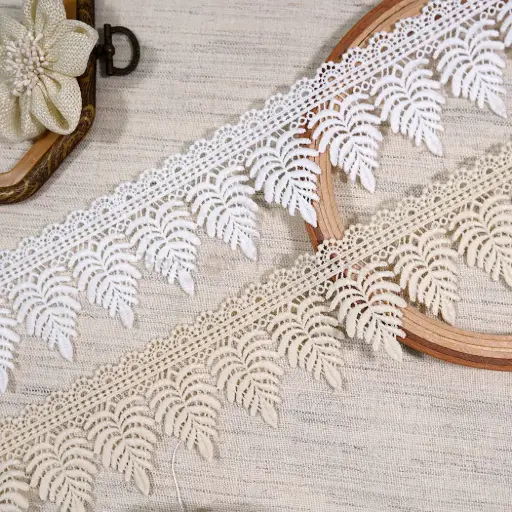 One Side Border Shuttle Lace