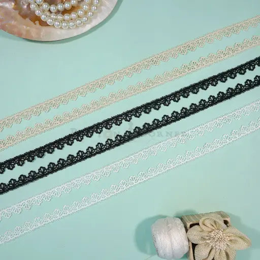 One Side Border Shuttle Lace
