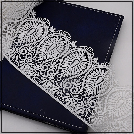 [AL820-WHITE] One Side Border Shuttle Lace