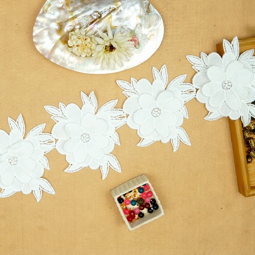 [17091-2 WHITE] Flower Patch Shuttle Lace