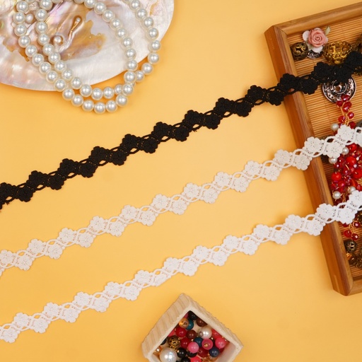 Center Zigzag Border Shuttle Lace