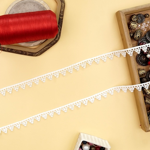 One Side Border Shuttle Lace