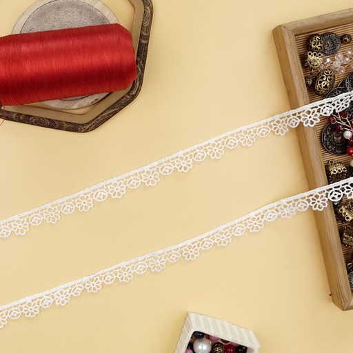 One Side Border Shuttle Lace