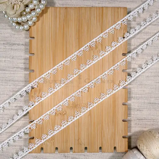 One Side Border Shuttle Lace