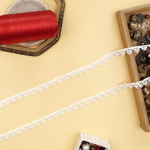 One Side Border Shuttle Lace