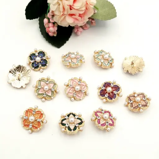 Trendy Style Vintage Button In Pearl & Crystal