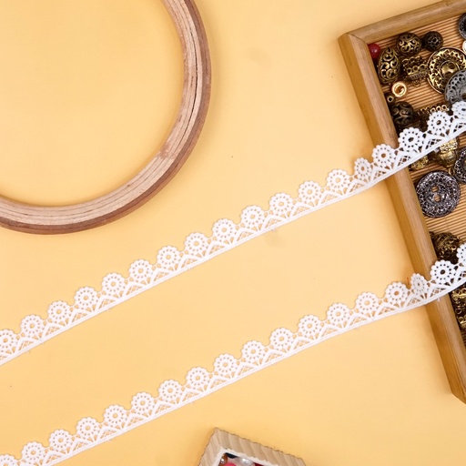[19839-1 WHITE] One Side Border Shuttle Lace