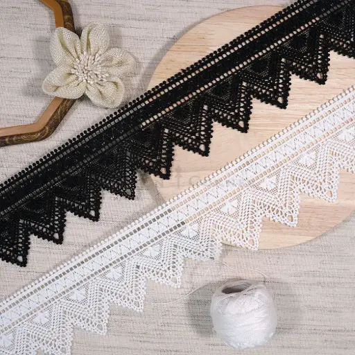 One Side Border Shuttle Lace