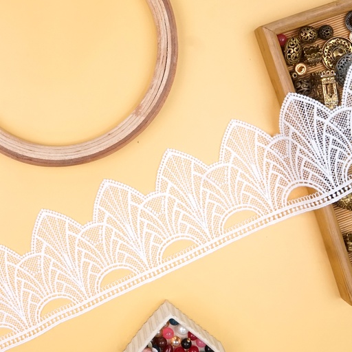 [19045-8 WHITE] One Side Border Shuttle Lace