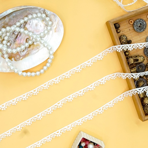[21642 WHITE] One Side Border Shuttle Lace