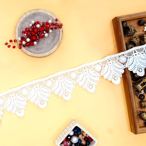 [D13676 WHITE] One Side Border Shuttle Lace