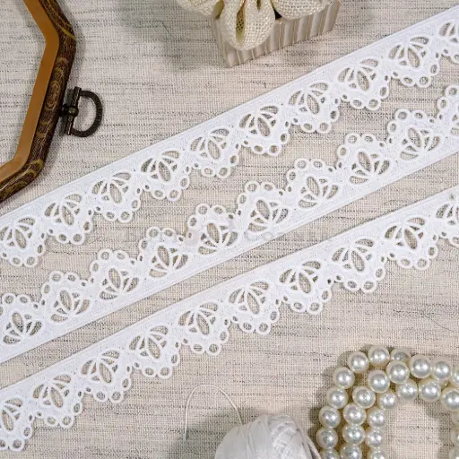 [AL862 WHITE] One Side Border Shuttle Lace