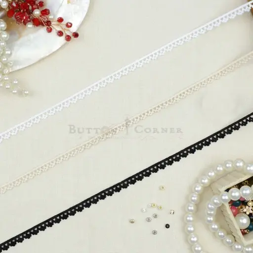 One Side Border Shuttle Lace