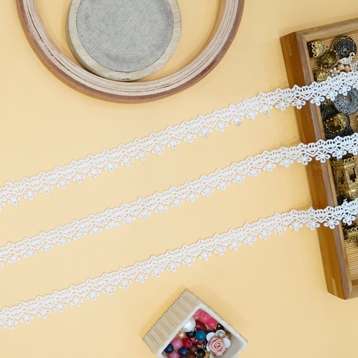 [D18667 WHITE] One Side Border Shuttle Lace