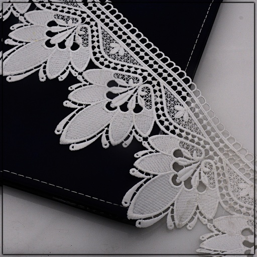 One Side Border Shuttle Lace