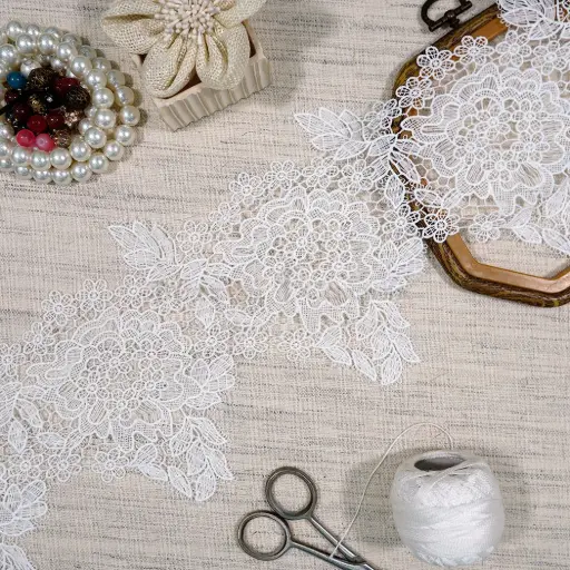 [AY86776-14XX-WHITE] Applique Shuttle Lace