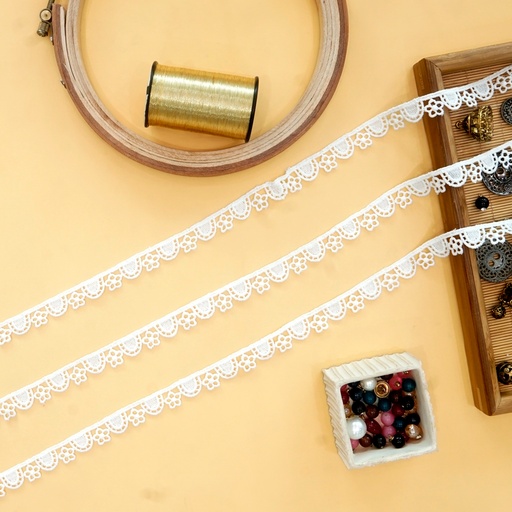 One Side Border Shuttle Lace