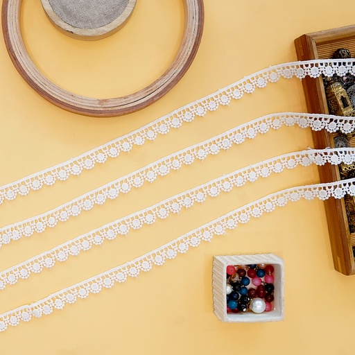 [MYB919 OFF WHITE] One Side Border Shuttle Lace