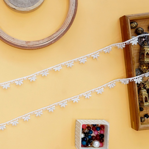 [MYB923 OFF WHITE] Crystal Pearl Shuttle Lace
