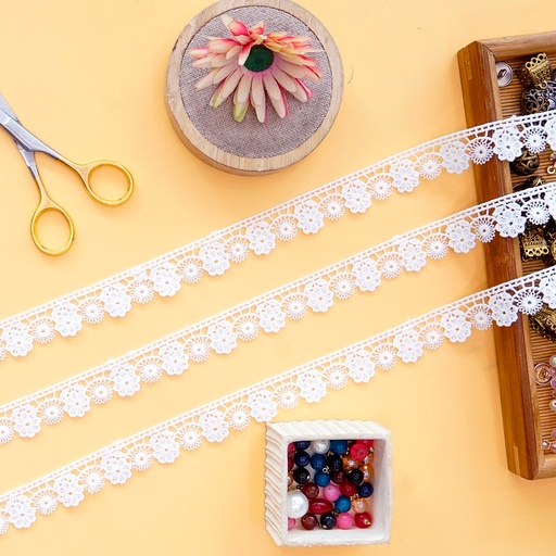 [A7326 WHITE] One Side Border Shuttle Lace