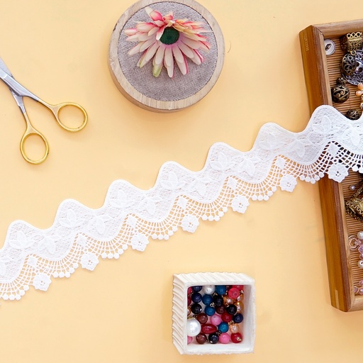[A6385 WHITE] One Side Border Shuttle Lace