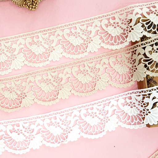One Side Border Shuttle Lace