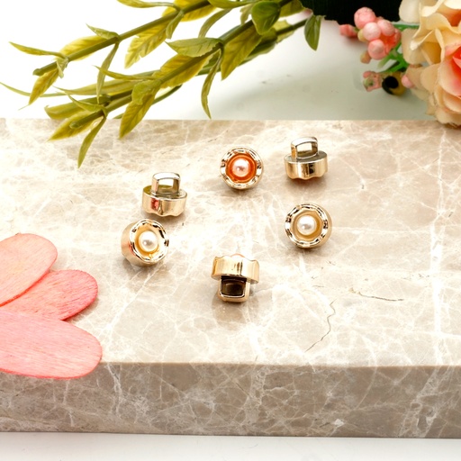 Border Design Centre Pearl Shank Button