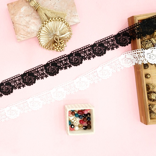 One Side Border Shuttle Lace