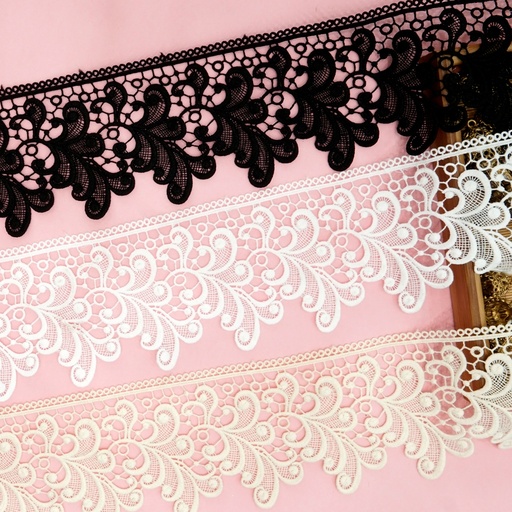 One Side Border Shuttle Lace