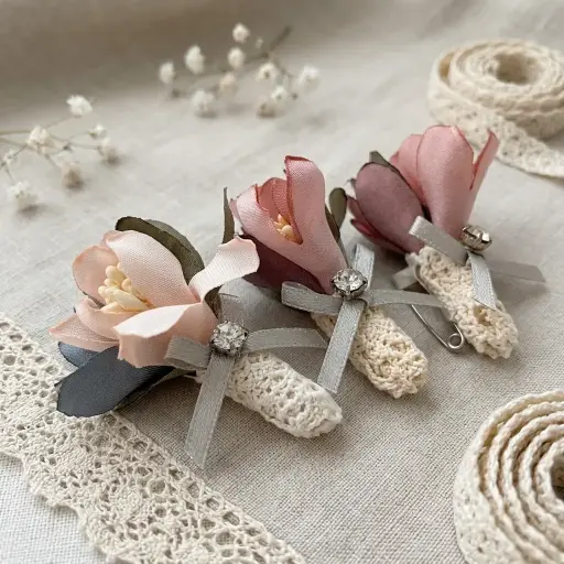 [LP51] Three Flower Bouquet Style Lapel Pin