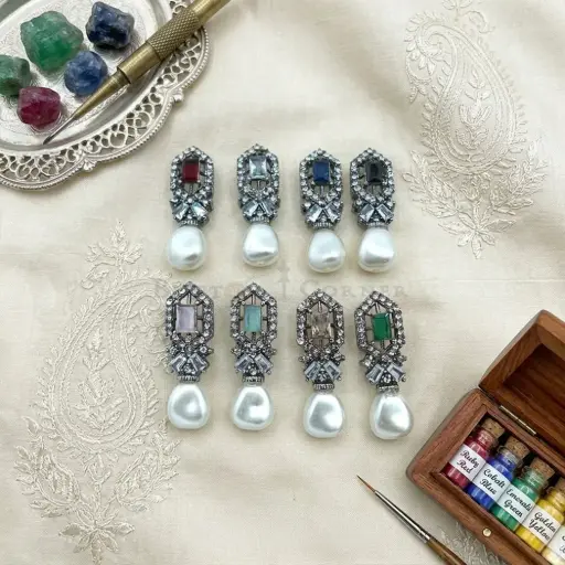 Antique Base Fancy Kundan Button