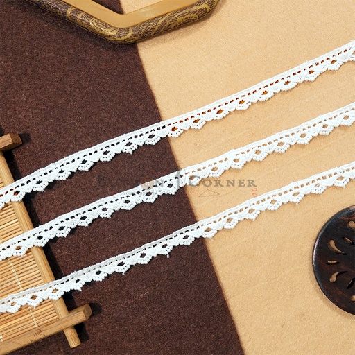 [D20697 WHITE] One Side Border Shuttle Lace