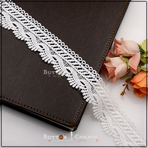 [ALN228 WHITE] One Side Border Shuttle Lace