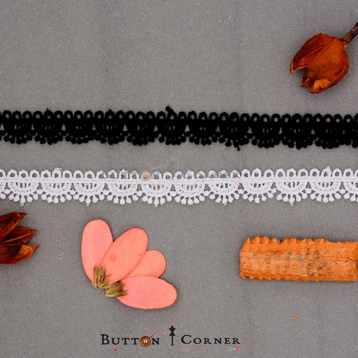 One Side Border Shuttle Lace