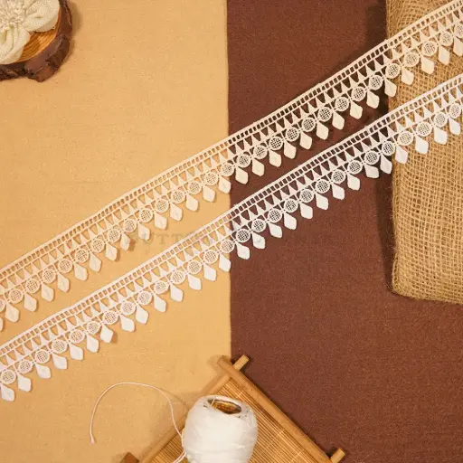 One Side Border Shuttle Lace