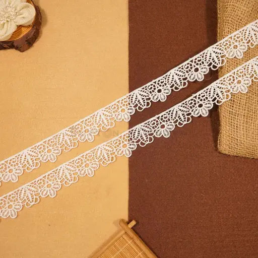 [ALN477 WHITE] One Side Border Shuttle Lace