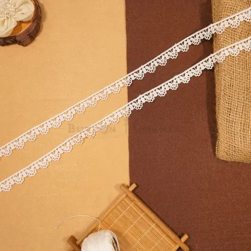 [ALN483 WHITE] One Side Border Shuttle Lace
